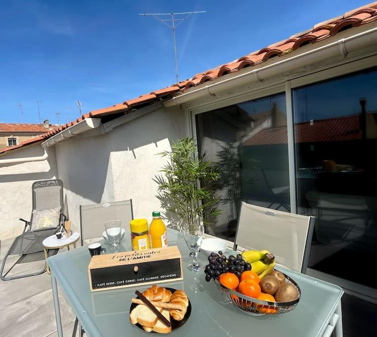 Charme Urbain Sous Les Toits-Terrasse/Clim/Parking Apartment Beziers Exterior photo